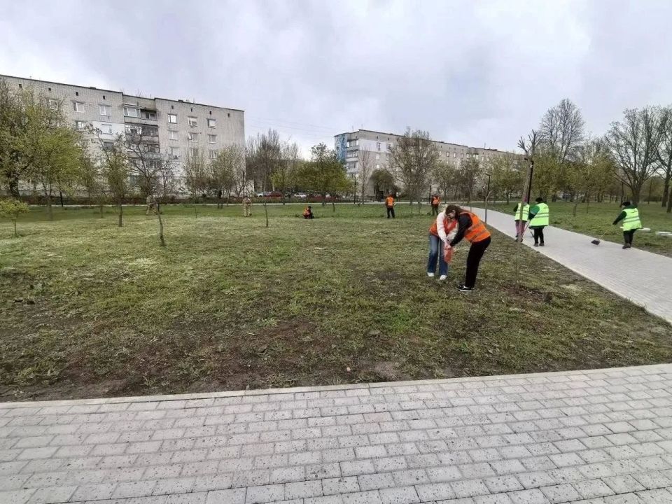 В населенных пунктах Приморского муниципалитета продолжаются субботники в рамках объявленного главой округа двухмесячника по наведению санитарного порядка и благоустройству территорий В населенных пунктах Приморского муниципалитета продолжаются субботники в рамках объявленного главой округа двухмесячника по наведению санитарного порядка и благоустройству территорий