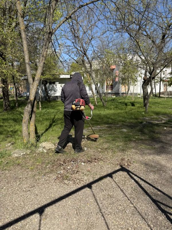 В Бердянске продолжается благоустройство парка «Шмидта» В Бердянске продолжается благоустройство парка «Шмидта»