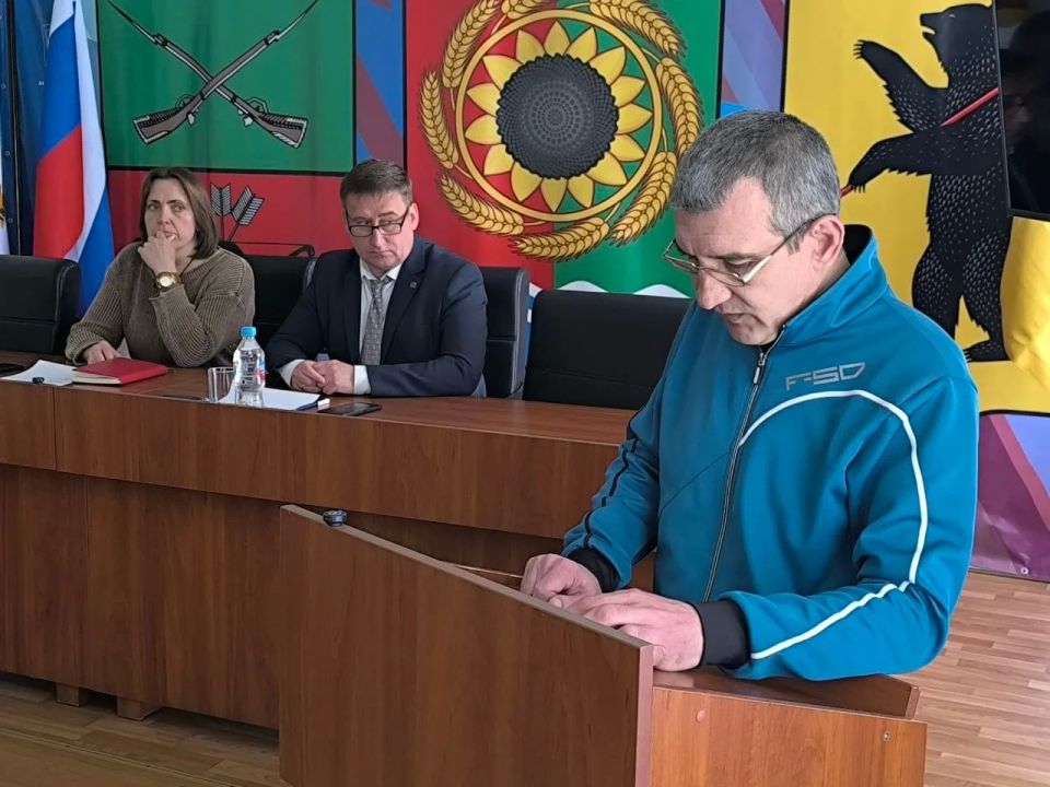 Глава Акимовского муниципального округа Александр Трудоношин провёл расширенное совещание с аппаратом, Советом депутатов, шеф-регионом, начальниками теротделов, руководителями служб и ведомств Глава Акимовского муниципального округа Александр Трудоношин провёл расширенное совещание с аппаратом, Советом депутатов, шеф-регионом, начальниками теротделов, руководителями служб и ведомств