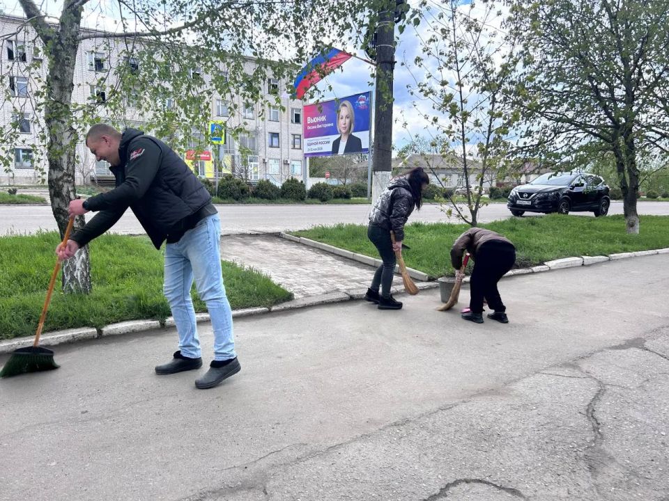 Чистота и забота о будущем: субботник в Куйбышевском округе в преддверии Всероссийского голосования Чистота и забота о будущем: субботник в Куйбышевском округе в преддверии Всероссийского голосования