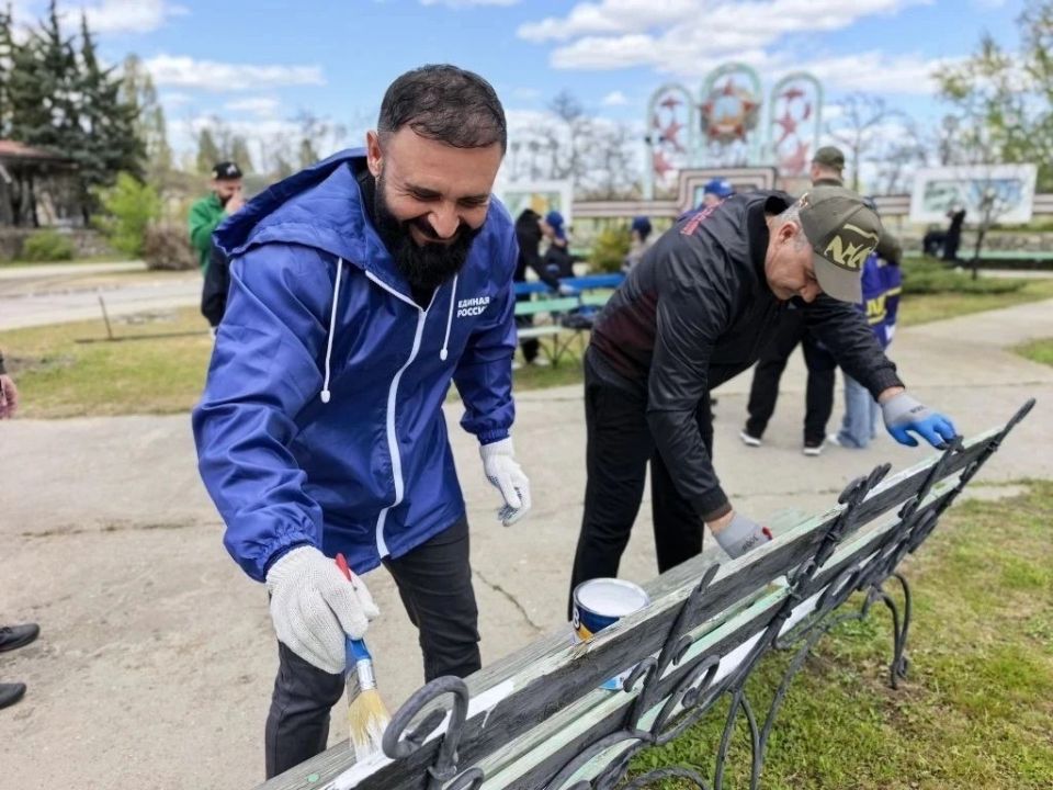 В Энергодаре члены ВПП «Единая Россия» и молодежные движения привели в порядок мемориал Победы В Энергодаре члены ВПП «Единая Россия» и молодежные движения привели в порядок мемориал Победы