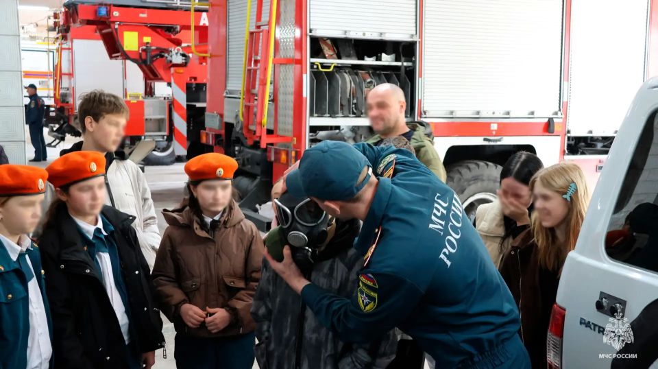 Кадеты МЧС России погрузились в мир спасения Кадеты МЧС России погрузились в мир спасения