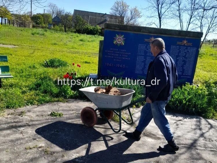 В Маячанском сельском клубе прошёл субботник! В Маячанском сельском клубе прошёл субботник!