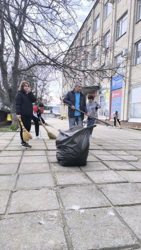 Весна – это традиционное время наведения чистоты и порядка, а субботники – давно сложившаяся добрая традиция Весна – это традиционное время наведения чистоты и порядка, а субботники – давно сложившаяся добрая традиция