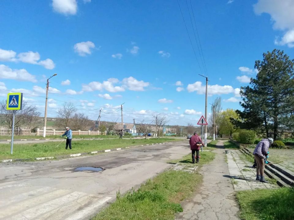Всероссийский субботник в селе Новотроицкое: вместе — за чистоту и порядок! Всероссийский субботник в селе Новотроицкое: вместе — за чистоту и порядок!