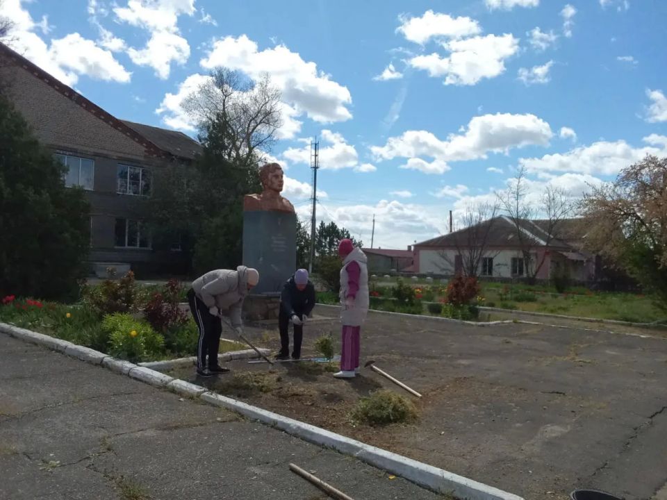 Всероссийский субботник в селе Новотроицкое: вместе — за чистоту и порядок! Всероссийский субботник в селе Новотроицкое: вместе — за чистоту и порядок!