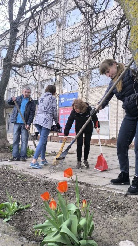 Весна – это традиционное время наведения чистоты и порядка, а субботники – давно сложившаяся добрая традиция Весна – это традиционное время наведения чистоты и порядка, а субботники – давно сложившаяся добрая традиция