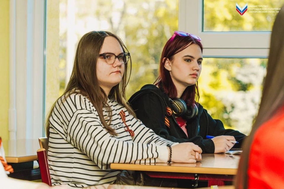 Тренинг на командообразование прошел для учащихся Мелитопольской школы №1 Тренинг на командообразование прошел для учащихся Мелитопольской школы №1