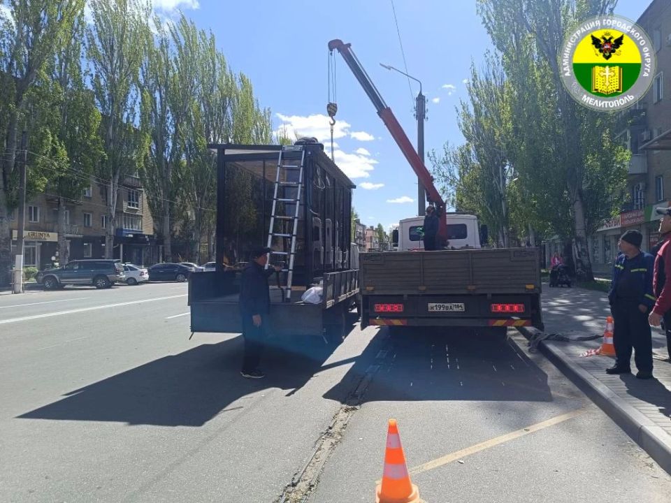 В Мелитополе на проспекте Богдана Хмельницкого установили новый остановочный комплекс В Мелитополе на проспекте Богдана Хмельницкого установили новый остановочный комплекс