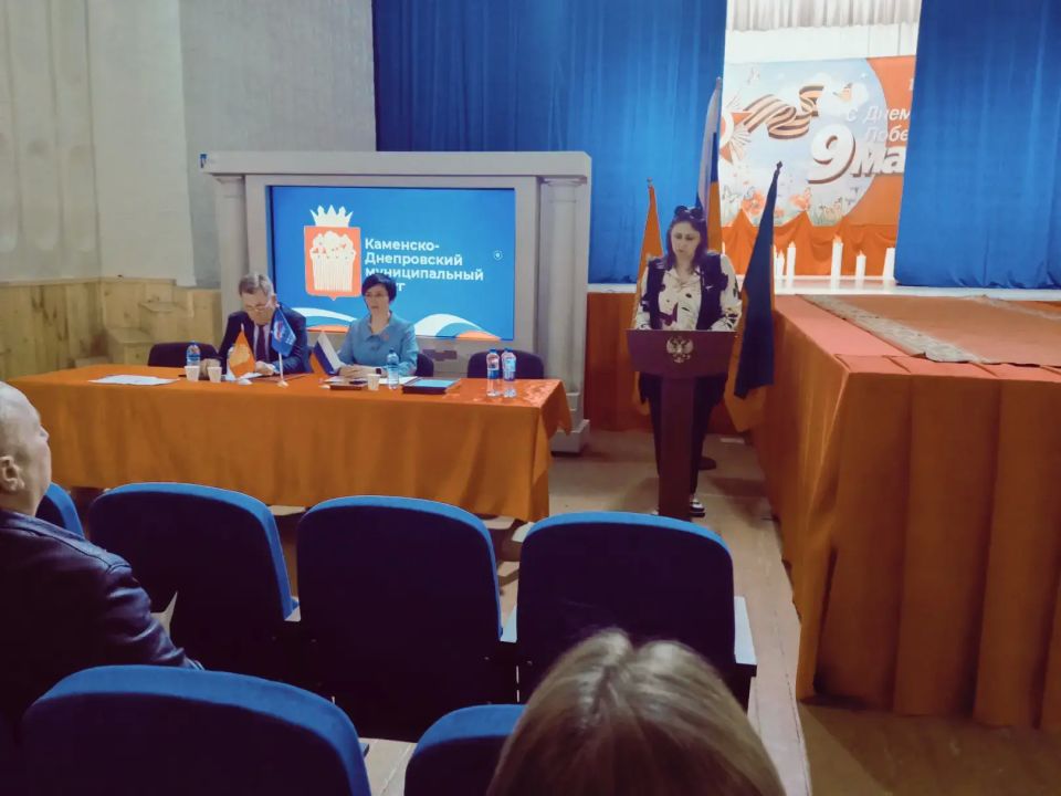 Председатель территориальной избирательной комиссии №16 приняла участие в сессии депутатов Каменско-Днепровского окружного Совета депутатов первого созыва с почётной миссией - передача вакантых мандатов Председатель территориальной избирательной комиссии №16 приняла участие в сессии депутатов Каменско-Днепровского окружного Совета депутатов первого созыва с почётной миссией - передача вакантых мандатов