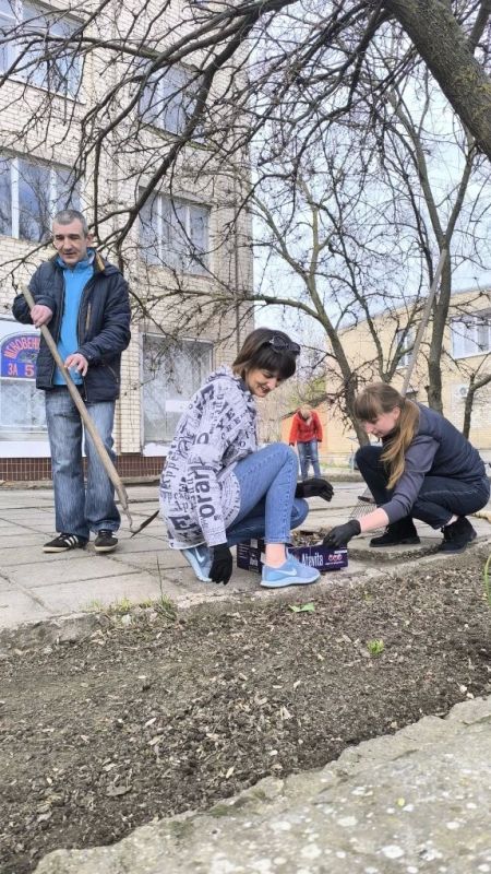 Весна – это традиционное время наведения чистоты и порядка, а субботники – давно сложившаяся добрая традиция Весна – это традиционное время наведения чистоты и порядка, а субботники – давно сложившаяся добрая традиция