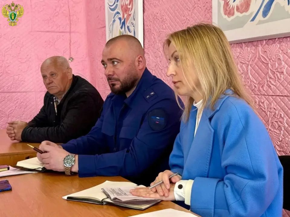 Заместитель прокурора Мелитопольского района провел выездной прием граждан в селе Новониколаевка Заместитель прокурора Мелитопольского района провел выездной прием граждан в селе Новониколаевка