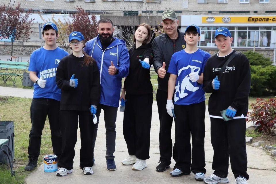 В Энергодаре члены ВПП «Единая Россия» и молодежные движения привели в порядок мемориал Победы В Энергодаре члены ВПП «Единая Россия» и молодежные движения привели в порядок мемориал Победы