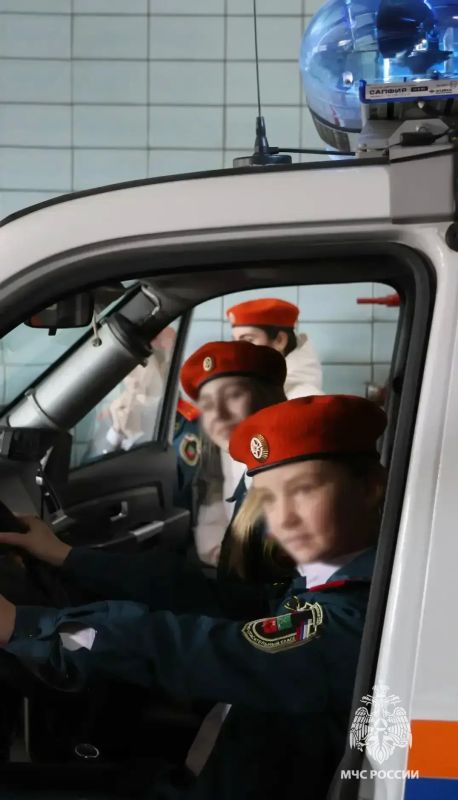 Кадеты МЧС России погрузились в мир спасения Кадеты МЧС России погрузились в мир спасения