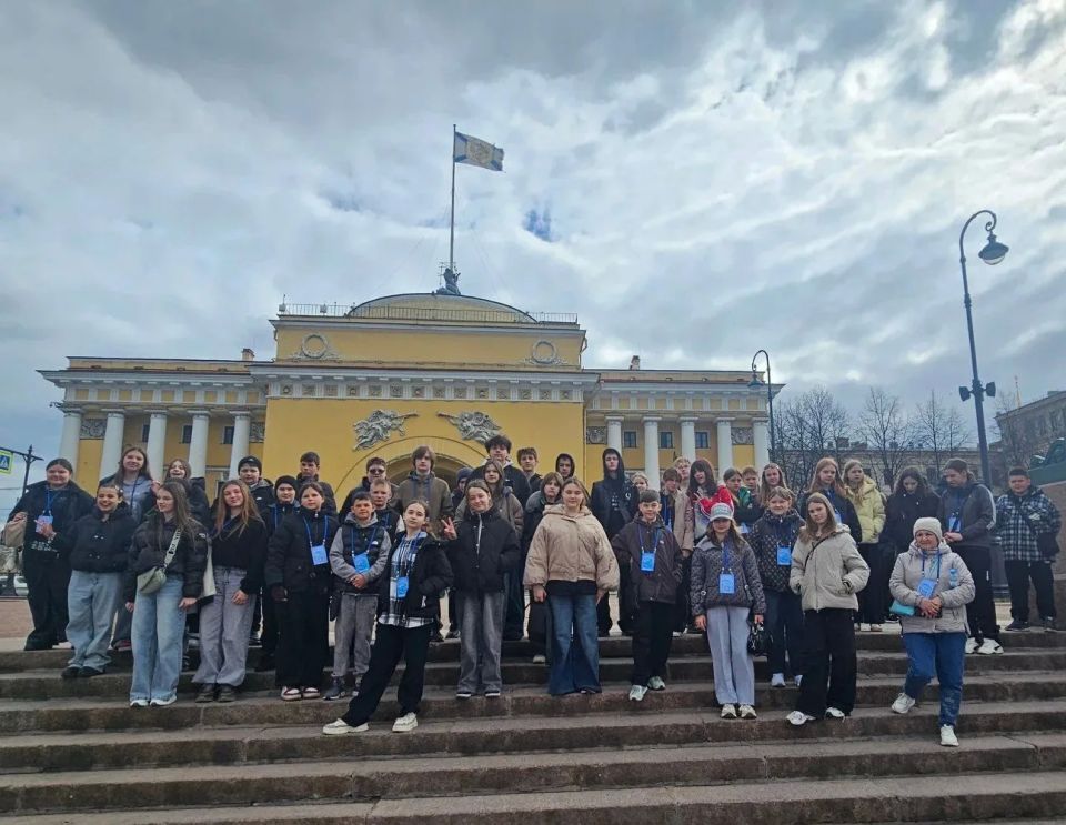 45 школьников из Запорожской области отправились в поездку в Санкт-Петербург 45 школьников из Запорожской области отправились в поездку в Санкт-Петербург