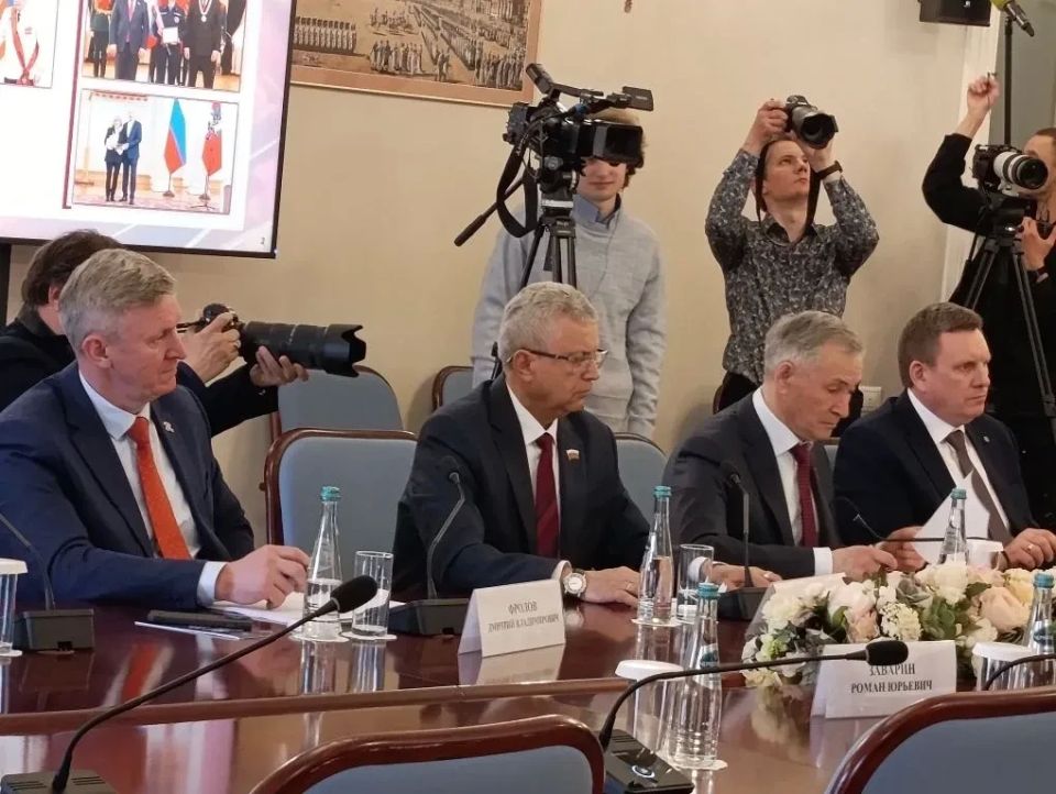 В Санкт-Петербурге в рамках мероприятий Совета законодателей Российской Федерации принял участие в работе Комиссии по координации законотворческой деятельности и мониторингу законодательства, которую возглавляет Председатель... В Санкт-Петербурге в рамках мероприятий Совета законодателей Российской Федерации принял участие в работе Комиссии по координации законотворческой деятельности и мониторингу законодательства, которую возглавляет Председатель...