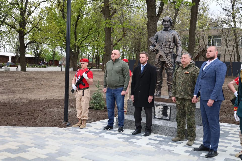 В Запорожской области открыли памятник героям СВО, солдатам-освободителям «Во имя жизни» В Запорожской области открыли памятник героям СВО, солдатам-освободителям «Во имя жизни»