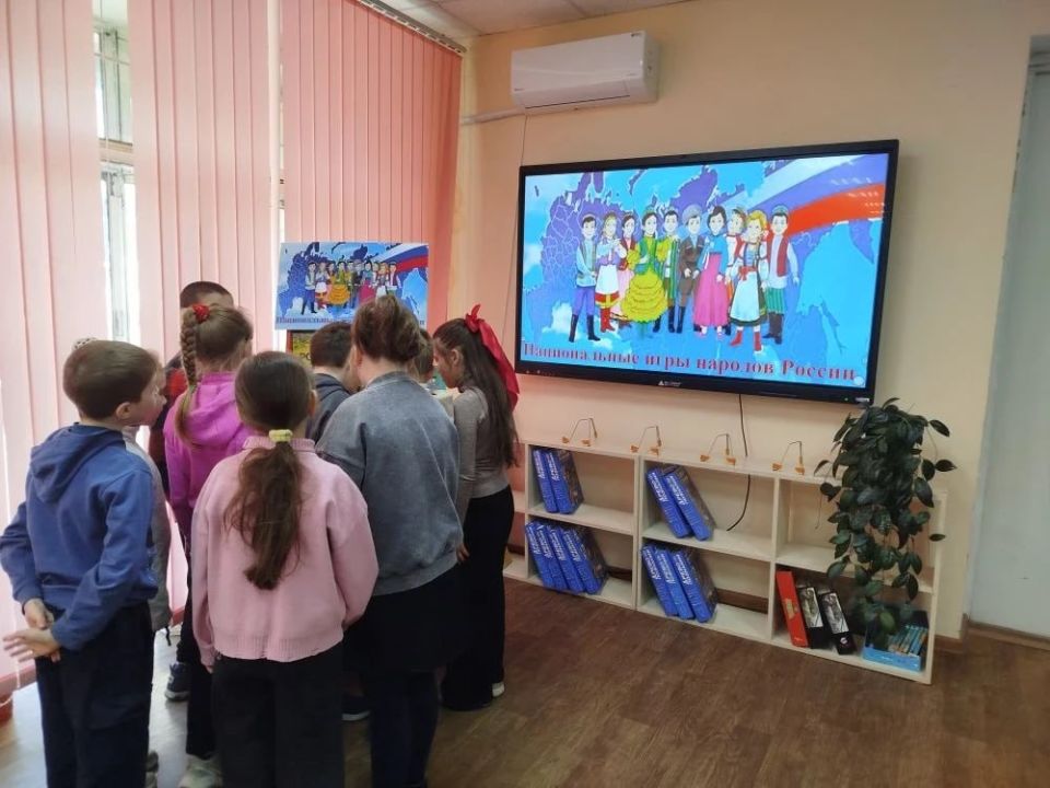 29 апреля в рамках Года единства народов России в Токмакской центральной детской библиотеке для младших школьников школы № 1 прошло необычное интерактивное мероприятие «Национальные игры народов России» 29 апреля в рамках Года единства народов России в Токмакской центральной детской библиотеке для младших школьников школы № 1 прошло необычное интерактивное мероприятие «Национальные игры народов России»