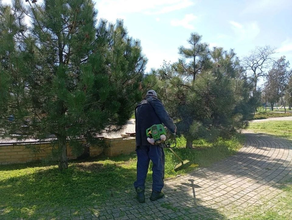 В Кирилловке продолжаются весенние работы по облагораживанию территорий В Кирилловке продолжаются весенние работы по облагораживанию территорий