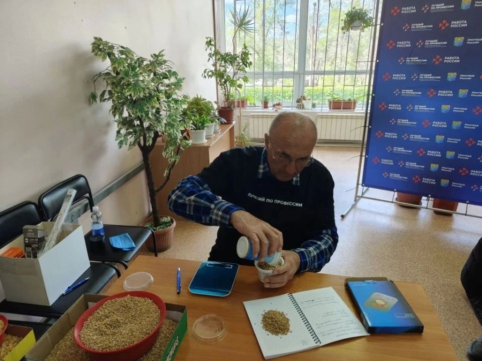 В Запорожской области выбрали лучшего агронома: состоялся региональный этап Всероссийского конкурса «Лучший по профессии» в номинации «Агроном» В Запорожской области выбрали лучшего агронома: состоялся региональный этап Всероссийского конкурса «Лучший по профессии» в номинации «Агроном»