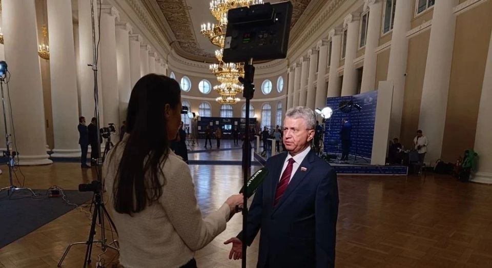 С рабочим визитом посетил СанктПетербург С рабочим визитом посетил СанктПетербург