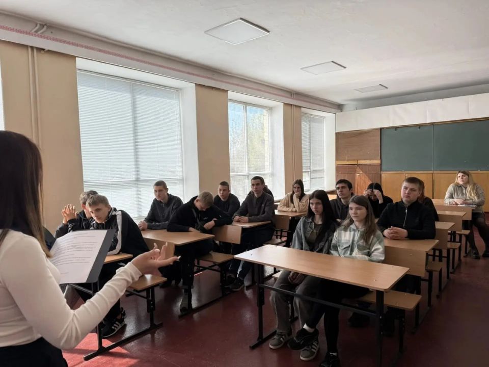 Студенты Днепрорудненского профессионального лицея приняли участие в уроке финансовой грамотности Студенты Днепрорудненского профессионального лицея приняли участие в уроке финансовой грамотности