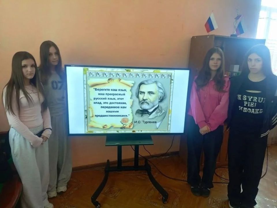 В сельском клубе Борисовки провели тематическую беседу для детей "Слово поэта", приуроченную ко Дню чтения великих поэтов, который приходится на 28 апреля В сельском клубе Борисовки провели тематическую беседу для детей "Слово поэта", приуроченную ко Дню чтения великих поэтов, который приходится на 28 апреля