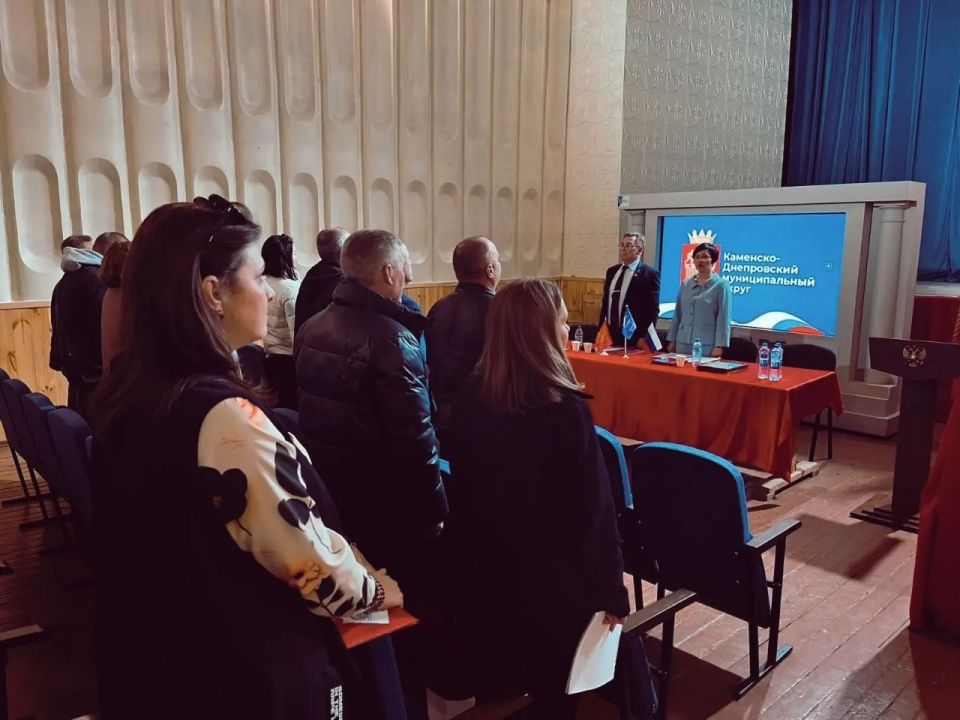 Председатель территориальной избирательной комиссии №16 приняла участие в сессии депутатов Каменско-Днепровского окружного Совета депутатов первого созыва с почётной миссией - передача вакантых мандатов Председатель территориальной избирательной комиссии №16 приняла участие в сессии депутатов Каменско-Днепровского окружного Совета депутатов первого созыва с почётной миссией - передача вакантых мандатов
