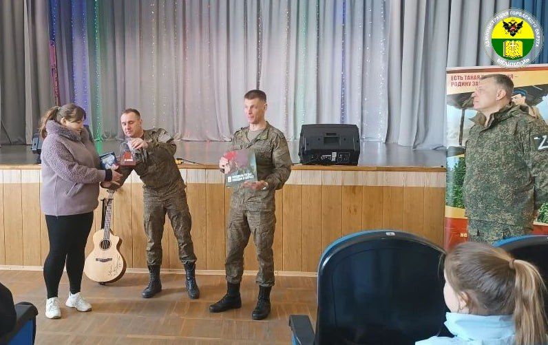 В Константиновском Доме культуры прошла патриотическая акция «Учимся у лучших» В Константиновском Доме культуры прошла патриотическая акция «Учимся у лучших»