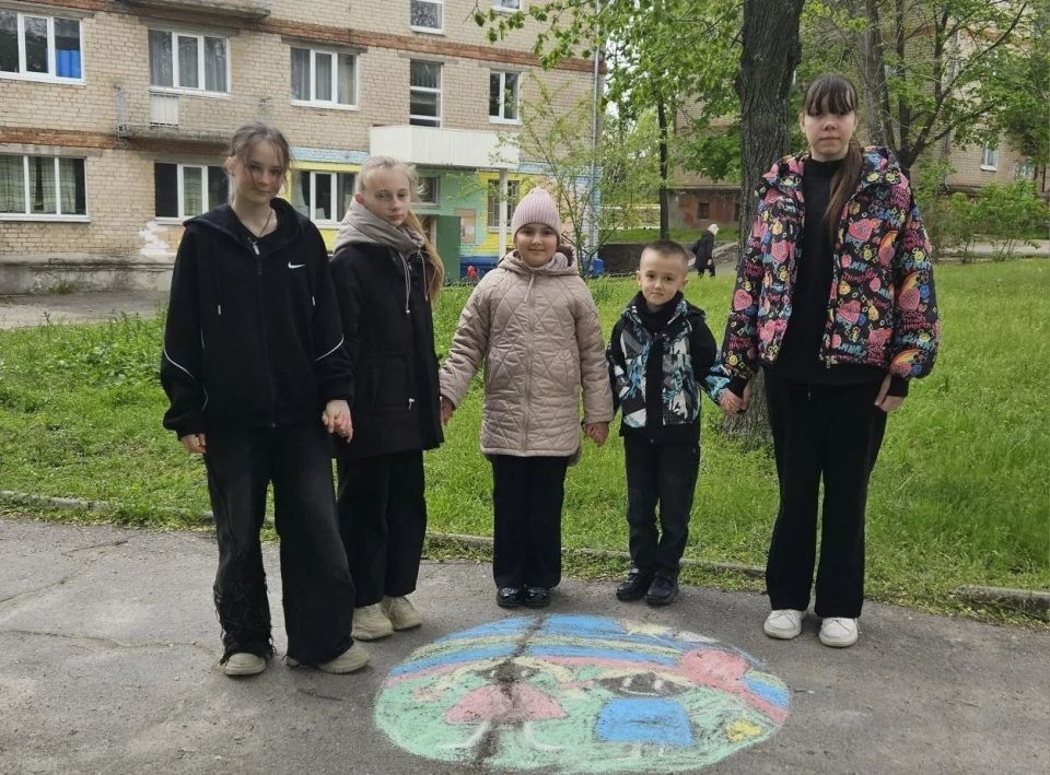 В Днепрорудненской Детской школе искусств состоялось мероприятие «Краски дружбы» В Днепрорудненской Детской школе искусств состоялось мероприятие «Краски дружбы»