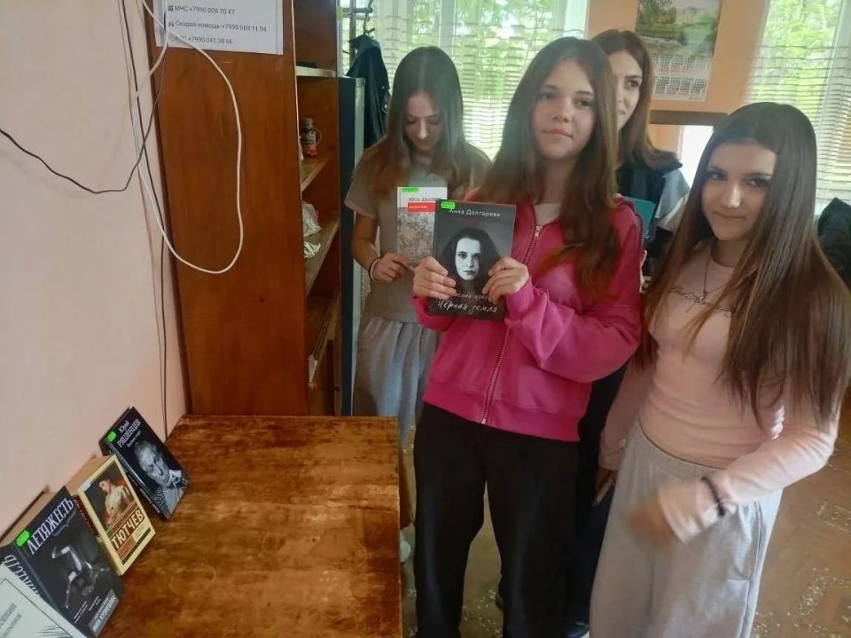 В сельском клубе Борисовки провели тематическую беседу для детей "Слово поэта", приуроченную ко Дню чтения великих поэтов, который приходится на 28 апреля В сельском клубе Борисовки провели тематическую беседу для детей "Слово поэта", приуроченную ко Дню чтения великих поэтов, который приходится на 28 апреля