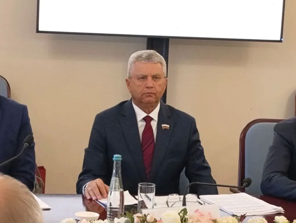 В Санкт-Петербурге в рамках мероприятий Совета законодателей Российской Федерации принял участие в работе Комиссии по координации законотворческой деятельности и мониторингу законодательства, которую возглавляет Председатель... В Санкт-Петербурге в рамках мероприятий Совета законодателей Российской Федерации принял участие в работе Комиссии по координации законотворческой деятельности и мониторингу законодательства, которую возглавляет Председатель...