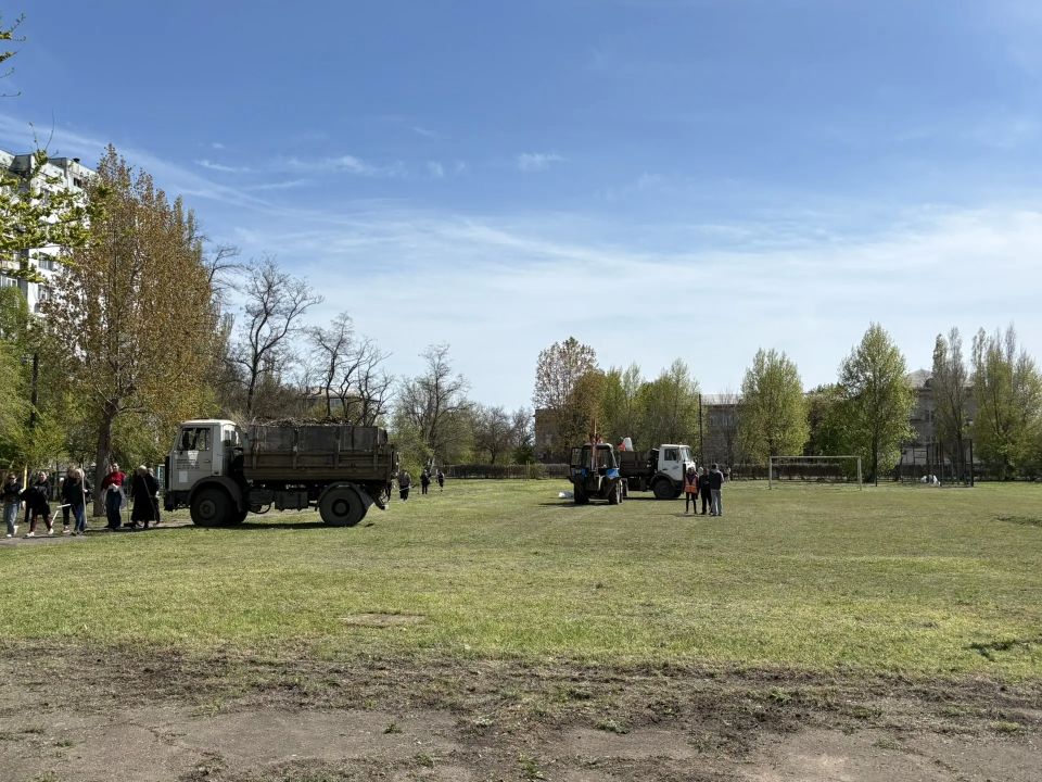 Сотрудники администрации Бердянска активно поддержали челлендж по наведению порядка в городе Сотрудники администрации Бердянска активно поддержали челлендж по наведению порядка в городе