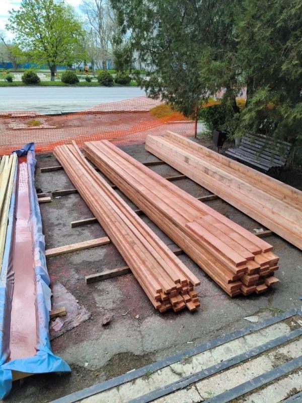 Продолжается работа по капремонту административного здания в Куйбышево Продолжается работа по капремонту административного здания в Куйбышево