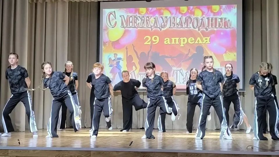 «Волшебный мир танца» зажёг Акимовский центральный дом культуры в Международный день танца! «Волшебный мир танца» зажёг Акимовский центральный дом культуры в Международный день танца!