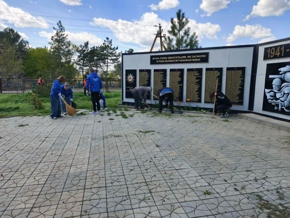 Села Приморского муниципалитета готовятся к майским праздникам, участвуя в субботниках по наведению порядка на территориях Села Приморского муниципалитета готовятся к майским праздникам, участвуя в субботниках по наведению порядка на территориях