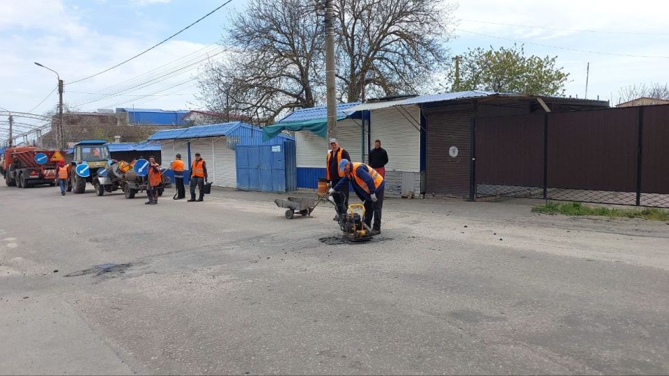 ГУП "УАЗО" ремонтируют дороги и обновляют знаки и разметку ГУП "УАЗО" ремонтируют дороги и обновляют знаки и разметку