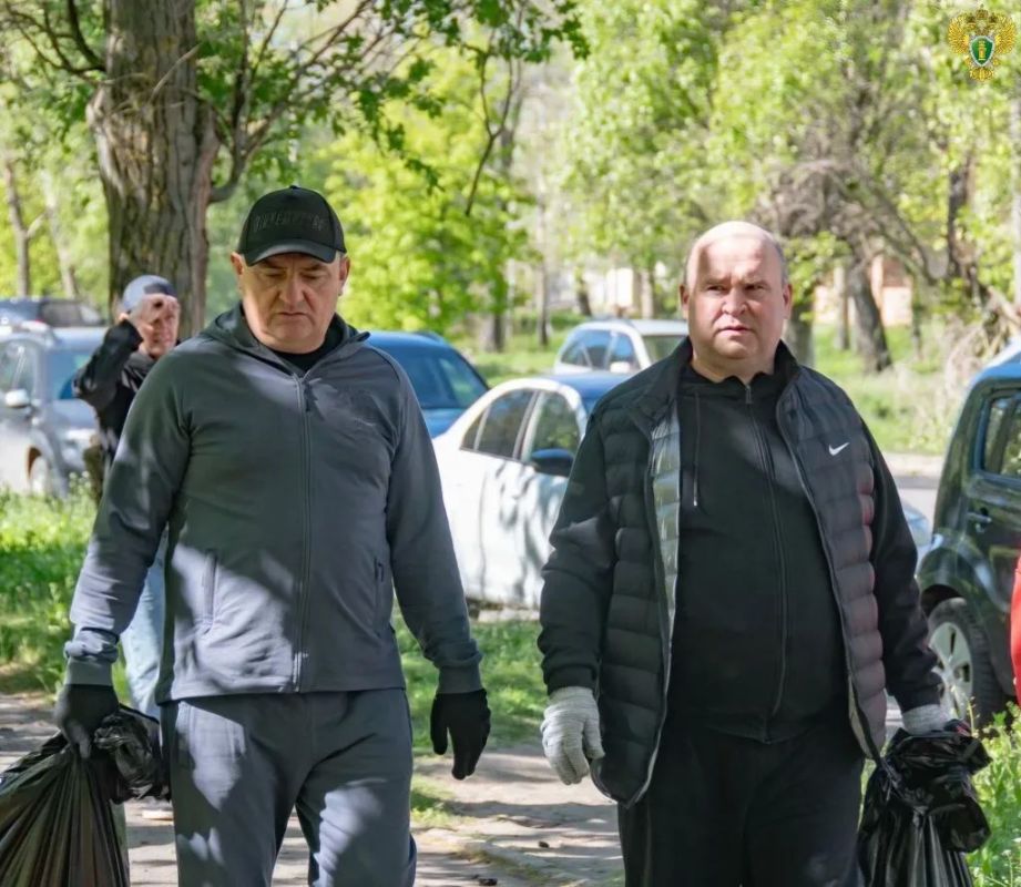 Коллектив прокуратуры города Мелитополя совместно с администрацией городского округа и депутатами городского совета принял участие во Всероссийском субботнике Коллектив прокуратуры города Мелитополя совместно с администрацией городского округа и депутатами городского совета принял участие во Всероссийском субботнике