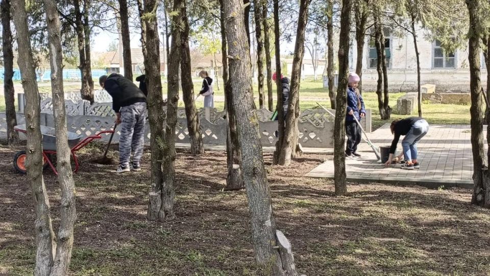 Села Приморского муниципалитета готовятся к майским праздникам, участвуя в субботниках по наведению порядка на территориях Села Приморского муниципалитета готовятся к майским праздникам, участвуя в субботниках по наведению порядка на территориях