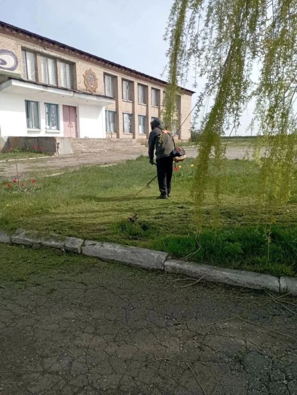 Субботник в Доме культуры села Успеновка Субботник в Доме культуры села Успеновка