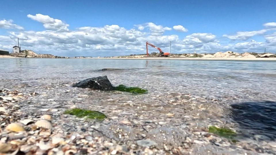 В Запорожской области продолжают расчищать промоину Молочного лимана В Запорожской области продолжают расчищать промоину Молочного лимана