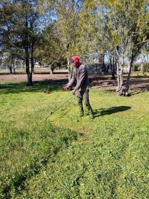 В селе Астраханка сотрудниками МБУ «Жилсервис» были проведены работы по покосу травы на общественных территориях В селе Астраханка сотрудниками МБУ «Жилсервис» были проведены работы по покосу травы на общественных территориях