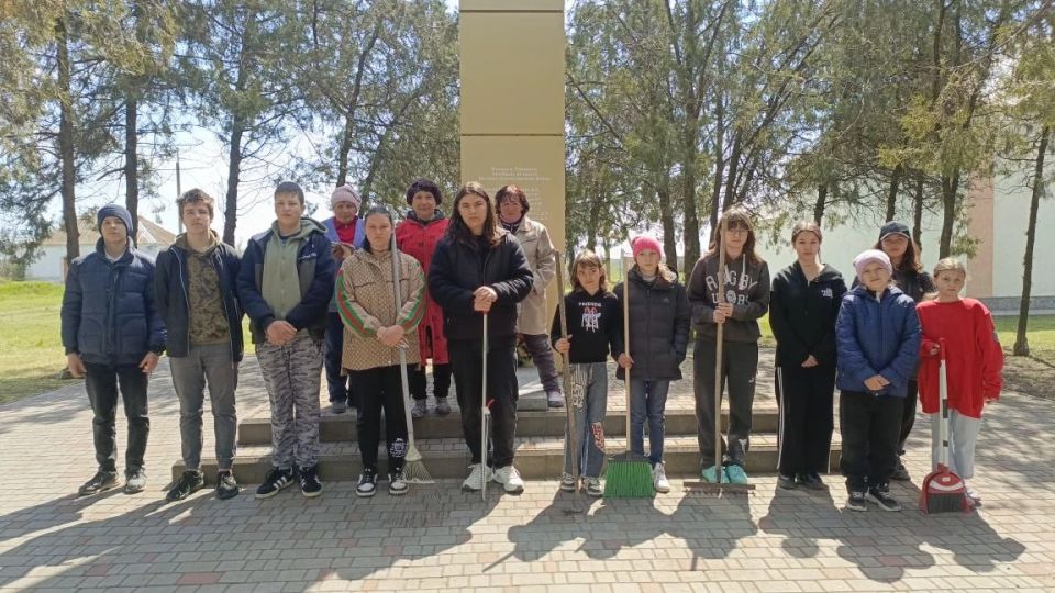 Села Приморского муниципалитета готовятся к майским праздникам, участвуя в субботниках по наведению порядка на территориях Села Приморского муниципалитета готовятся к майским праздникам, участвуя в субботниках по наведению порядка на территориях