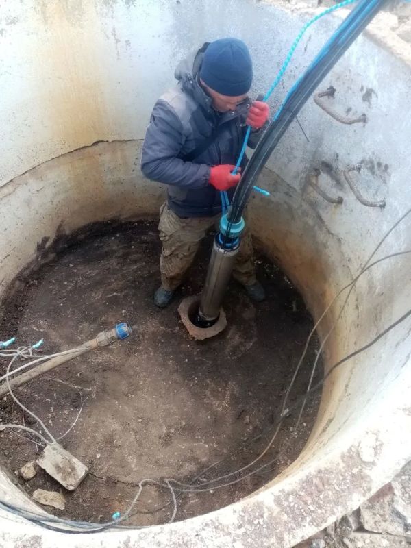 Работники Приморского участка ГУП "Вода Запорожья" провели ряд ремонтных работ на скважине в селе Партизаны Работники Приморского участка ГУП "Вода Запорожья" провели ряд ремонтных работ на скважине в селе Партизаны
