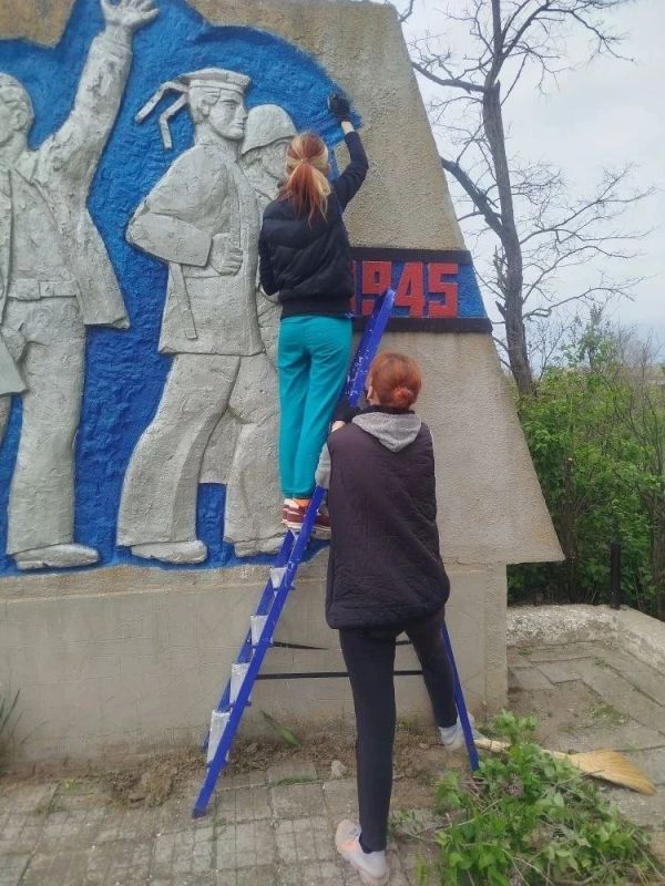 Памяти святой долг. Уборка территории памятника ветеранам Великой Отечественной войны - это не просто наведение порядка, а способ выразить глубокую благодарность и уважение подвигу тех, кто отдал жизни за мирное будущее Памяти святой долг. Уборка территории памятника ветеранам Великой Отечественной войны - это не просто наведение порядка, а способ выразить глубокую благодарность и уважение подвигу тех, кто отдал жизни за мирное будущее