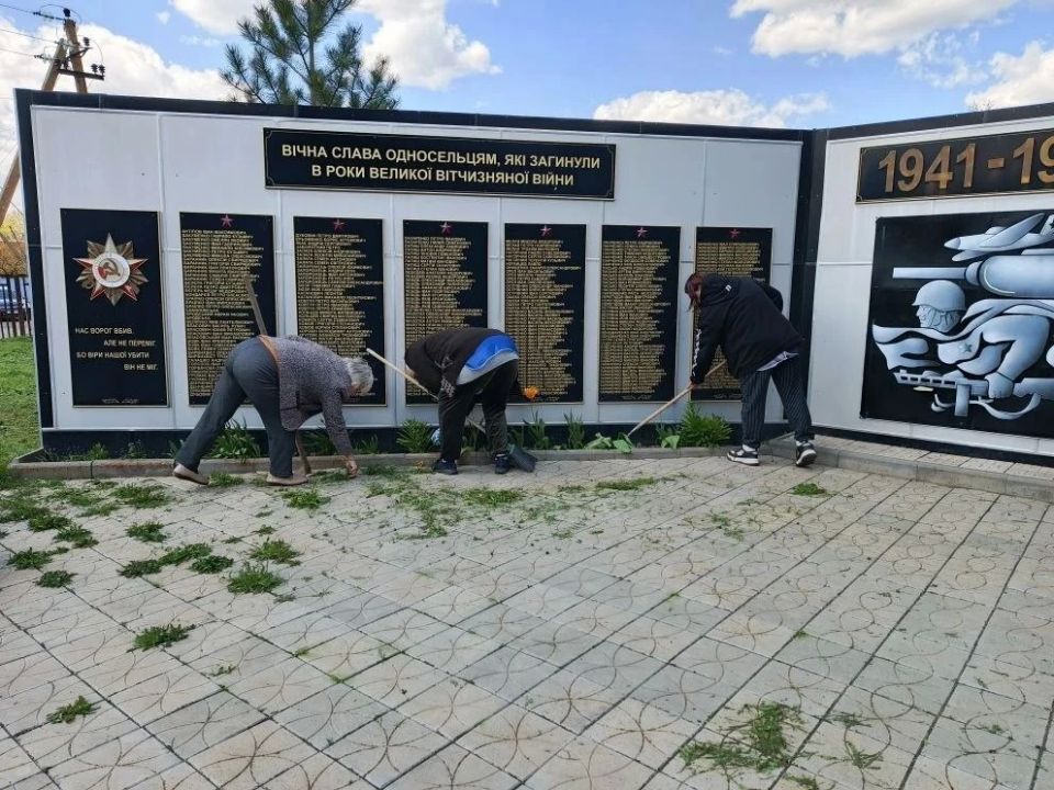 Села Приморского муниципалитета готовятся к майским праздникам, участвуя в субботниках по наведению порядка на территориях Села Приморского муниципалитета готовятся к майским праздникам, участвуя в субботниках по наведению порядка на территориях