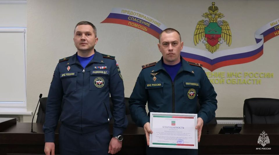 В День пожарной охраны России временно исполняющий обязанности начальника Главного управления МЧС России по Запорожской области Дмитрий Радионов поздравил коллектив с профессиональным праздником и вручил героям заслуженные... В День пожарной охраны России временно исполняющий обязанности начальника Главного управления МЧС России по Запорожской области Дмитрий Радионов поздравил коллектив с профессиональным праздником и вручил героям заслуженные...