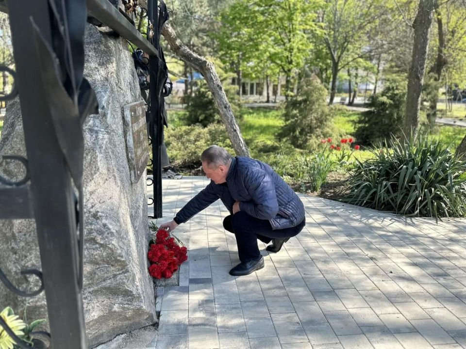В Токмаке почтили подвиг ликвидаторов Чернобыльской катастрофы В Токмаке почтили подвиг ликвидаторов Чернобыльской катастрофы