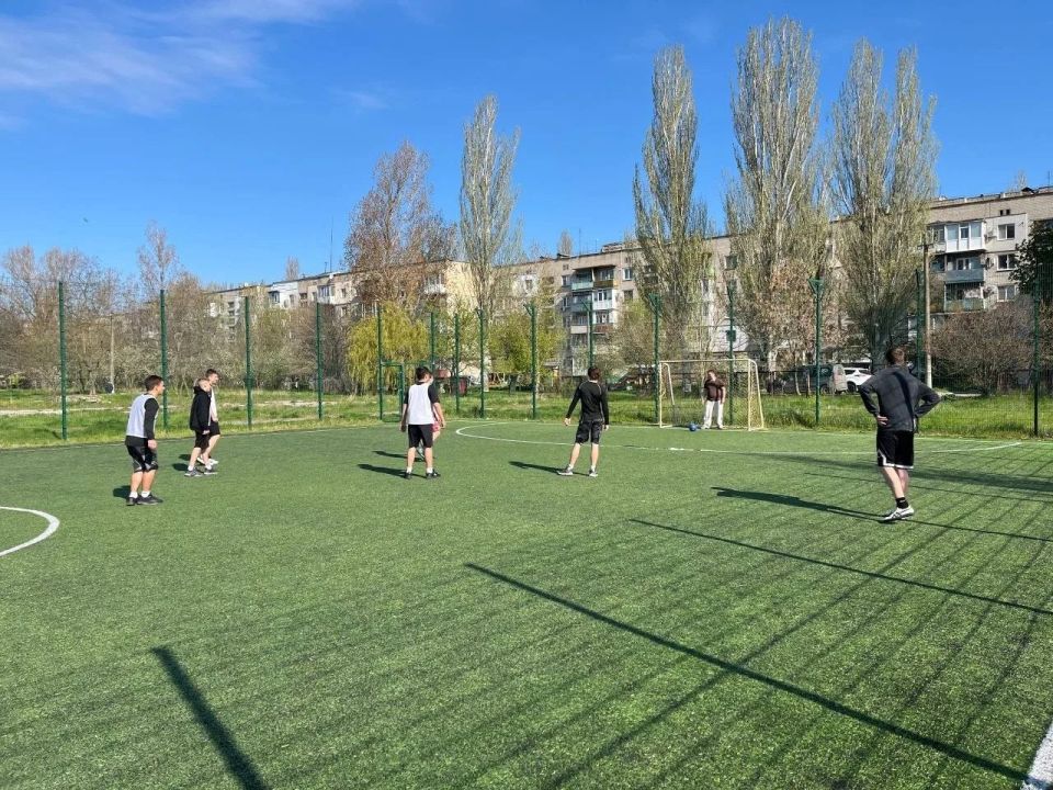 В честь 80-летия со дня рождения выдающегося политика и Основателя ЛДПР, Владимира Вольфовича Жириновского, Бердянское городское отделение партии организовало яркое спортивное событие – футбольные соревнования среди молодежи! В честь 80-летия со дня рождения выдающегося политика и Основателя ЛДПР, Владимира Вольфовича Жириновского, Бердянское городское отделение партии организовало яркое спортивное событие – футбольные соревнования среди молодежи!