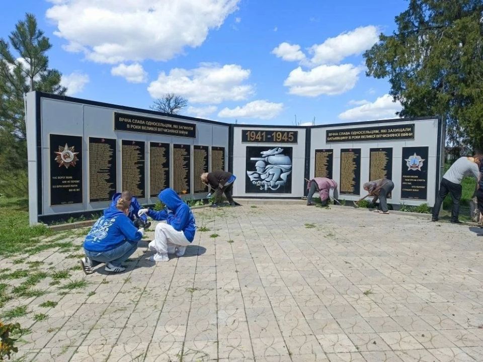 Села Приморского муниципалитета готовятся к майским праздникам, участвуя в субботниках по наведению порядка на территориях Села Приморского муниципалитета готовятся к майским праздникам, участвуя в субботниках по наведению порядка на территориях